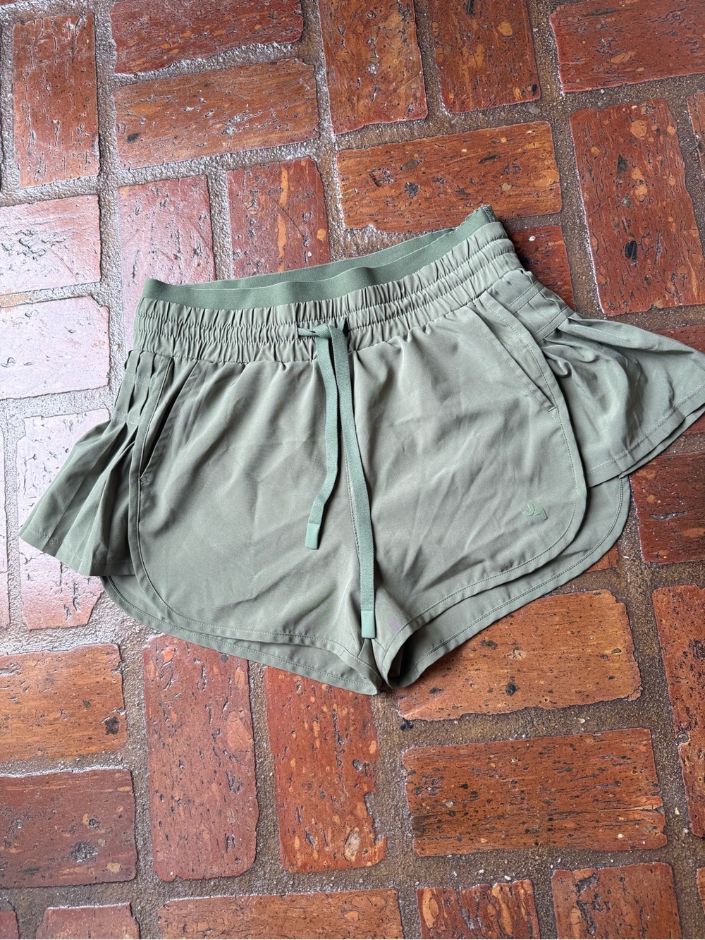 Green Joy Lab Ruffle Shorts - Picture 2 of 4
